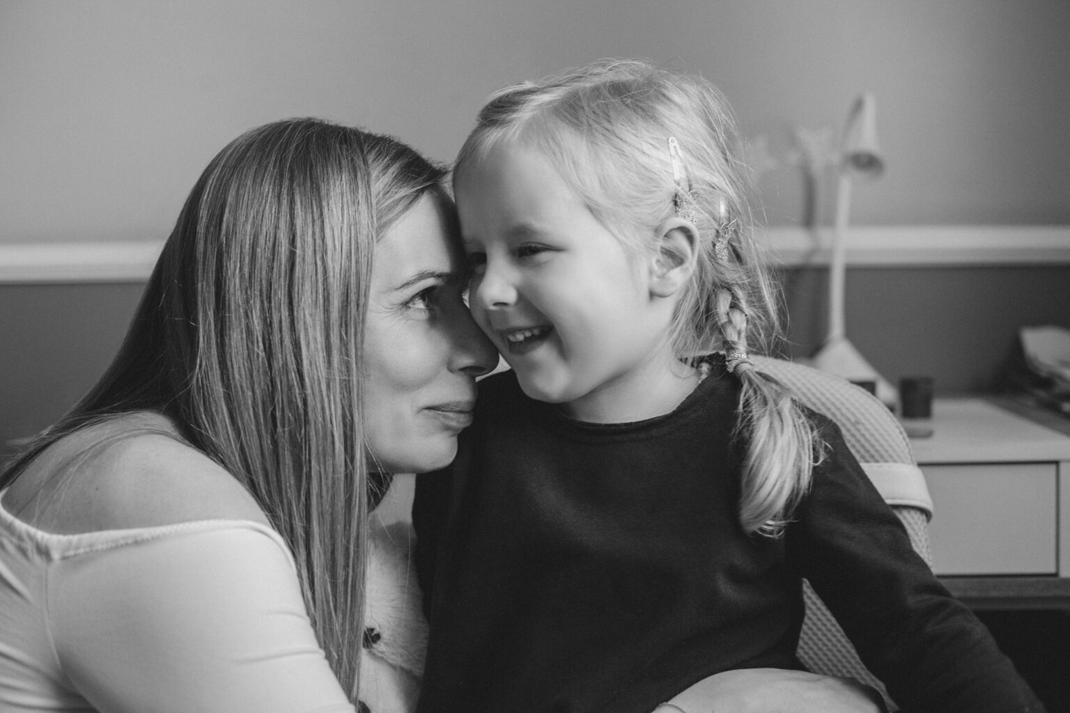 mama z córką sesja w domu