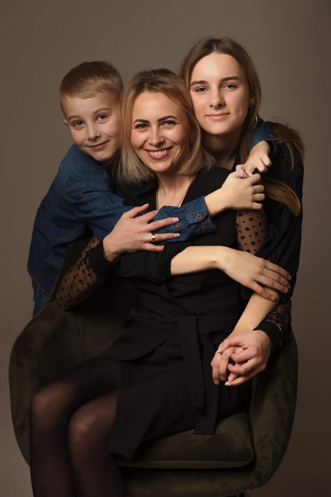 Rodzinny kadr z sesji urodzinowej.