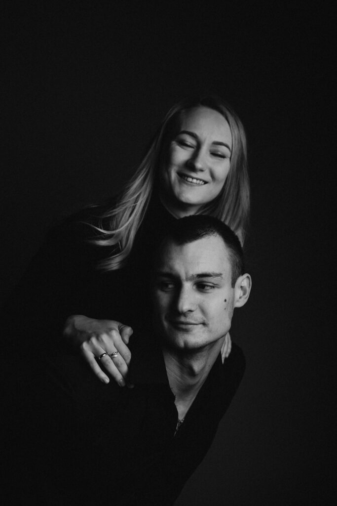 Naturalny, swobodny portret z sesji urodzinowej.